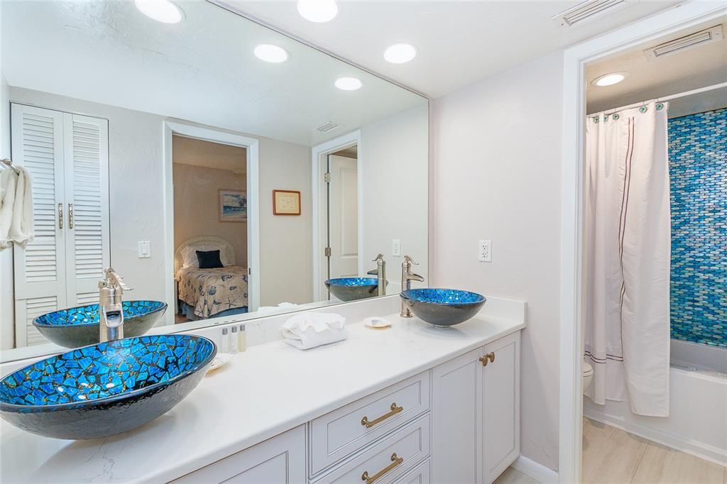 For Sale: $265,000 (2 beds, 2 baths, 1048 Square Feet)