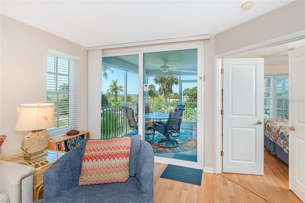 For Sale: $265,000 (2 beds, 2 baths, 1048 Square Feet)