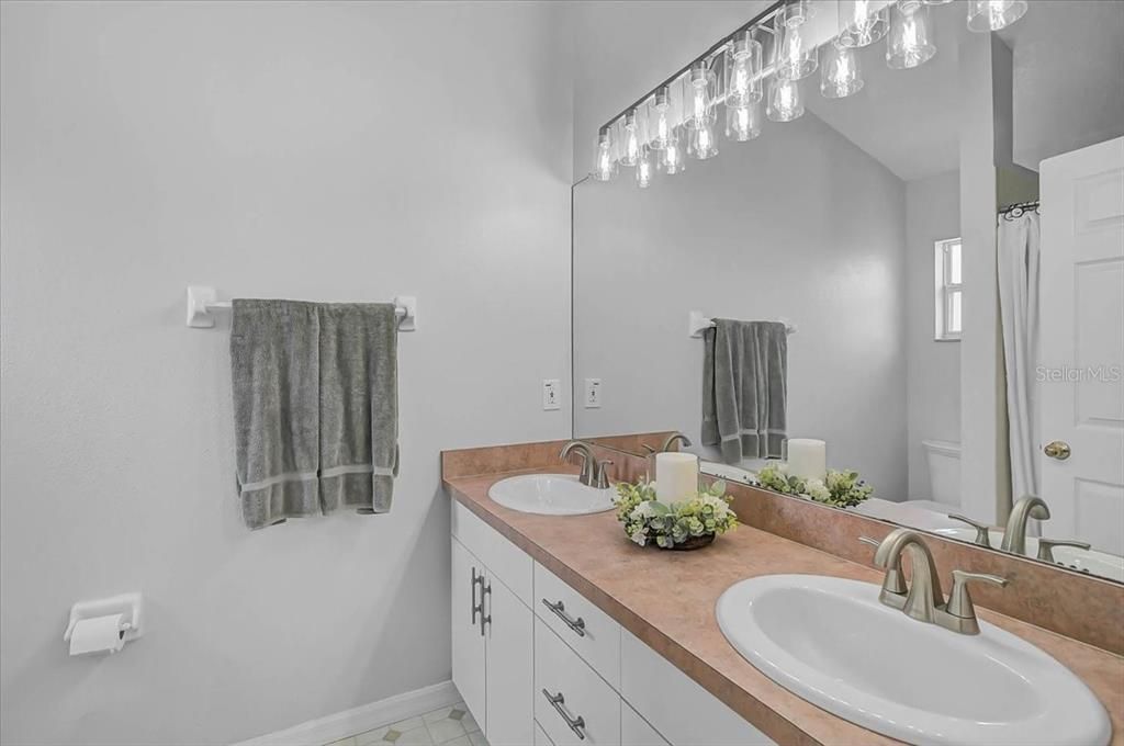 For Sale: $359,000 (3 beds, 2 baths, 1416 Square Feet)