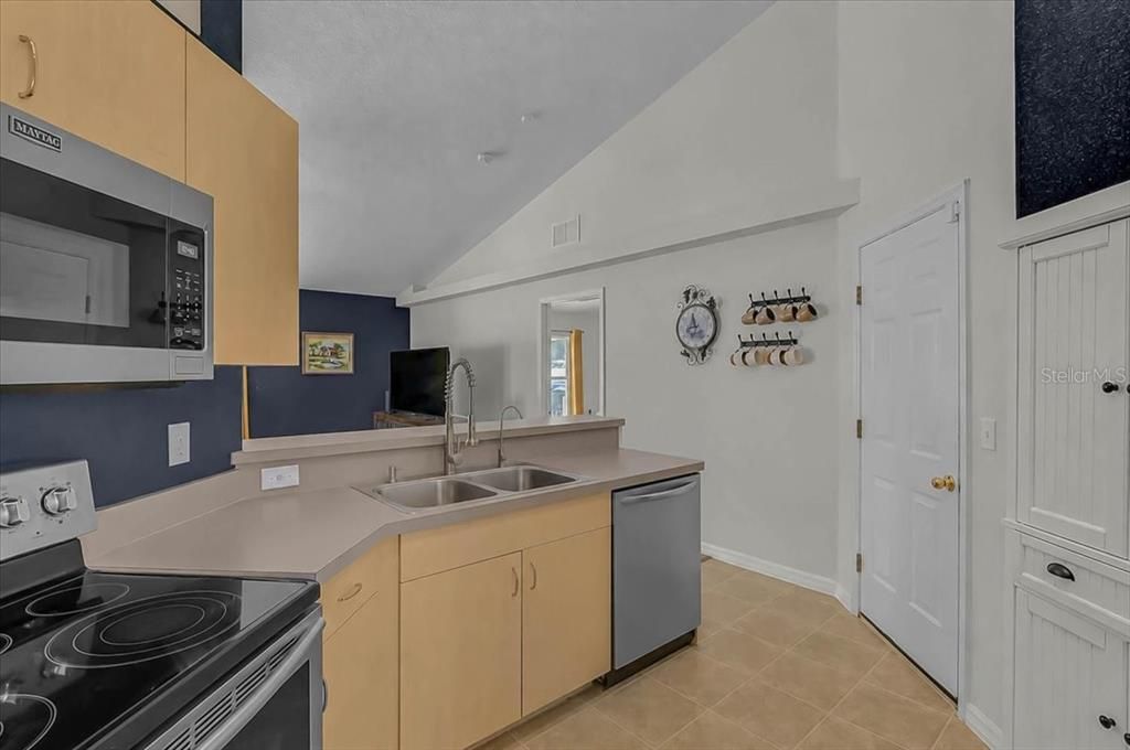 For Sale: $359,000 (3 beds, 2 baths, 1416 Square Feet)