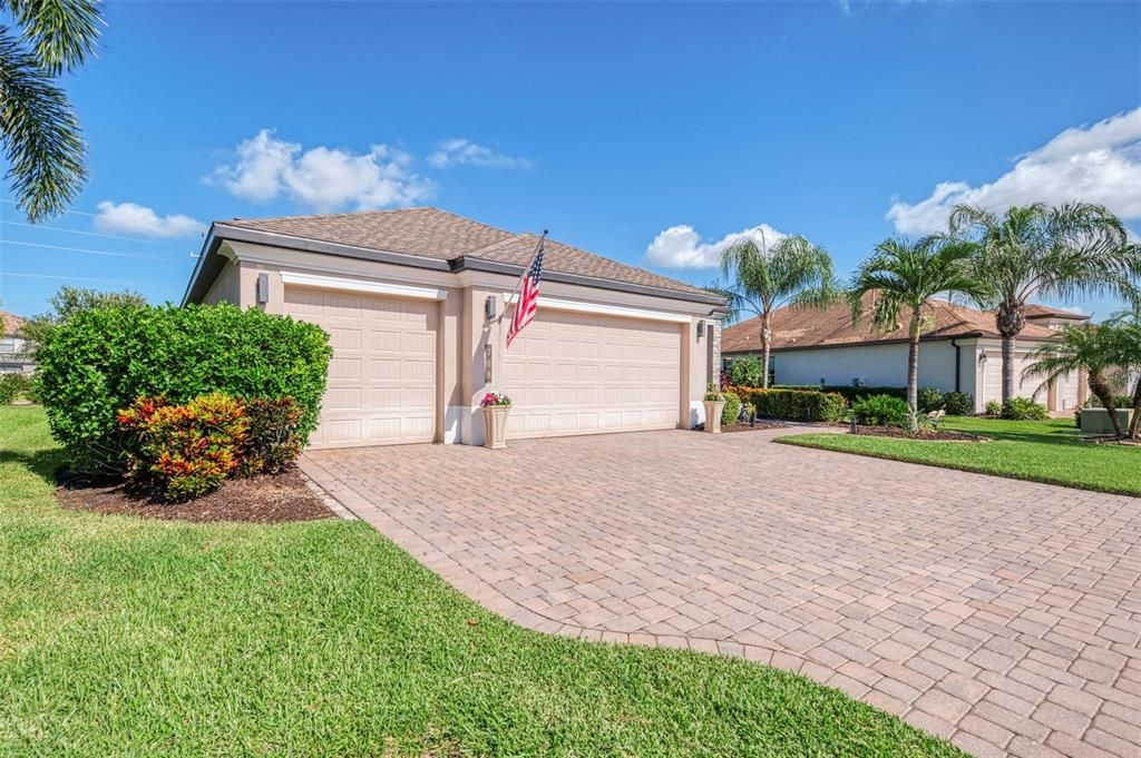 For Sale: $799,000 (4 beds, 3 baths, 2721 Square Feet)