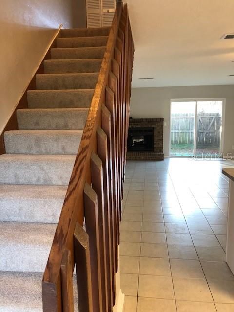 For Rent: $1,100 (2 beds, 1 baths, 950 Square Feet)