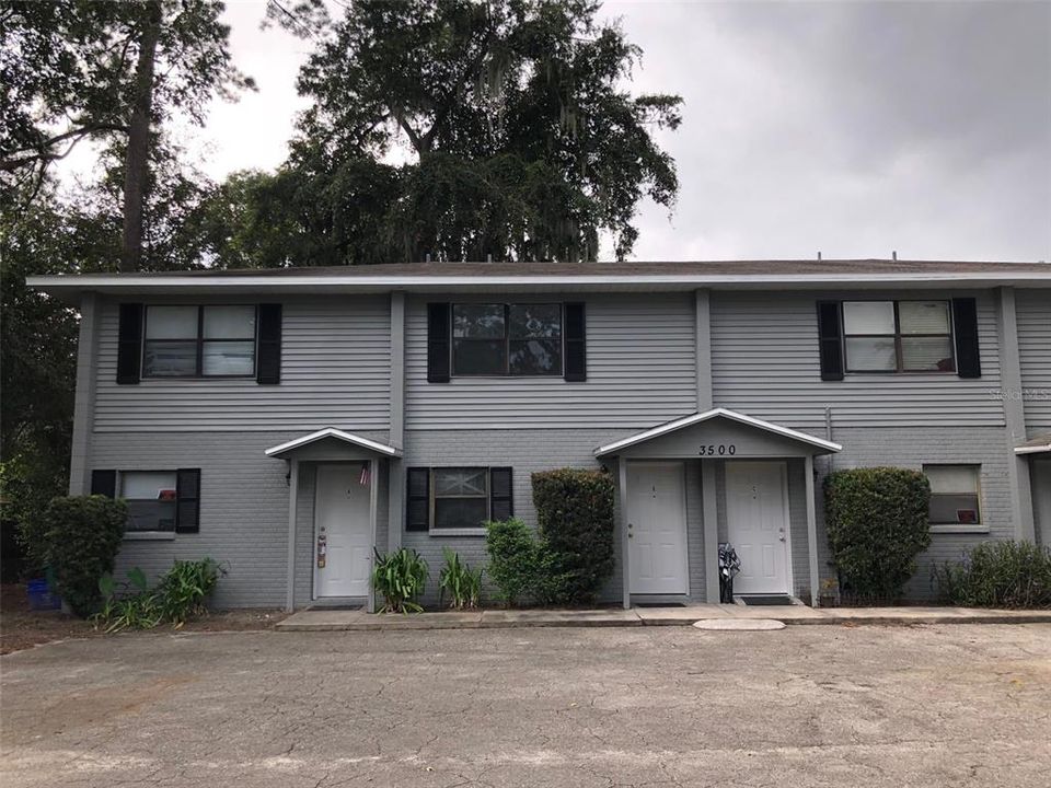 For Rent: $1,100 (2 beds, 1 baths, 950 Square Feet)