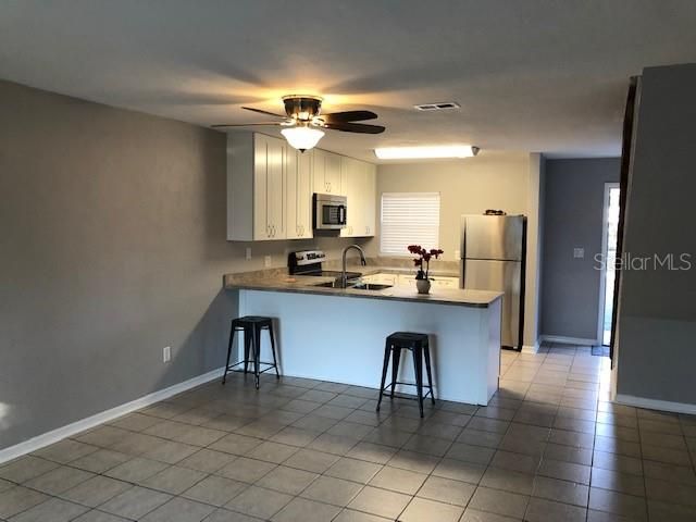 For Rent: $1,100 (2 beds, 1 baths, 950 Square Feet)