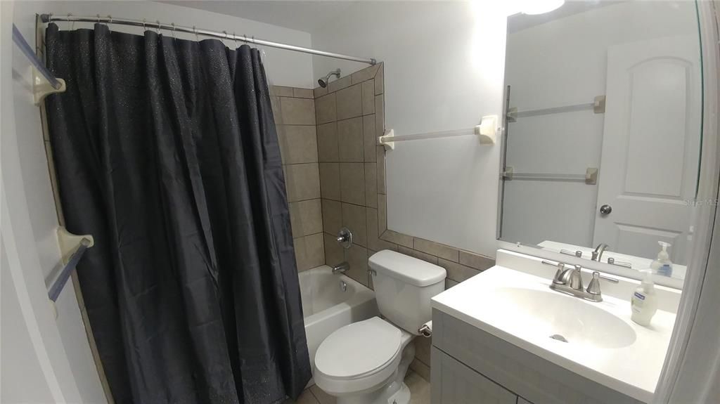 For Rent: $1,100 (2 beds, 1 baths, 950 Square Feet)