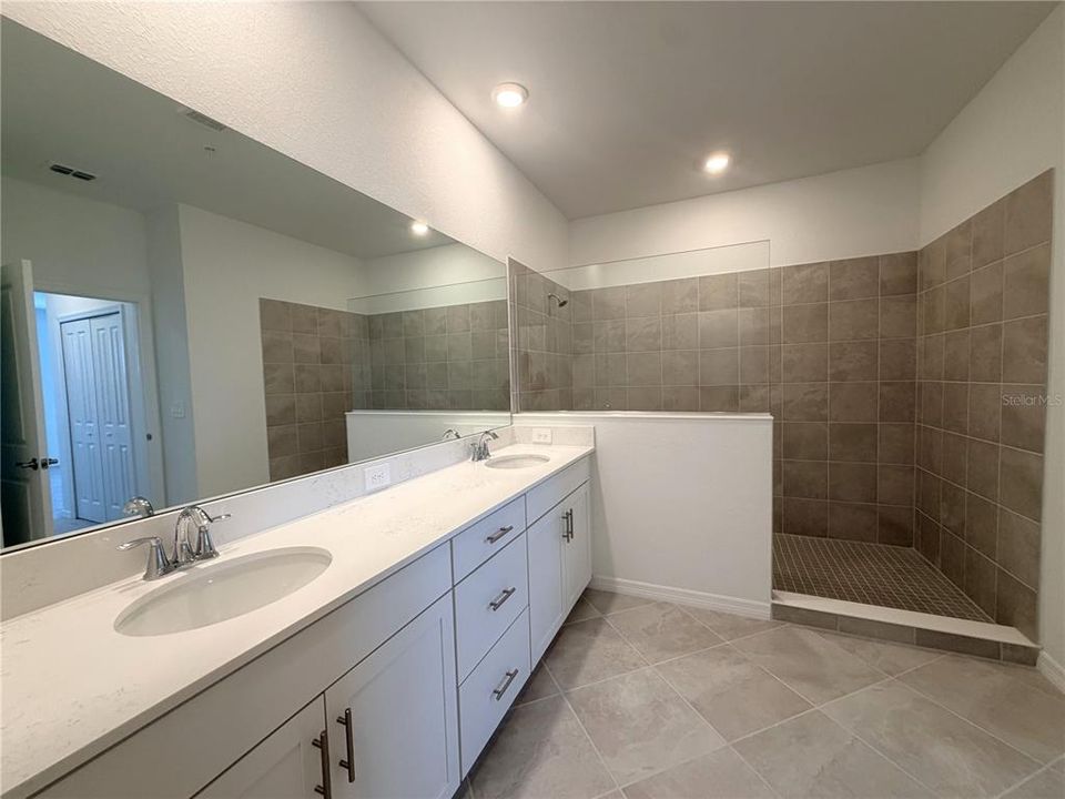 For Rent: $2,895 (3 beds, 2 baths, 1741 Square Feet)