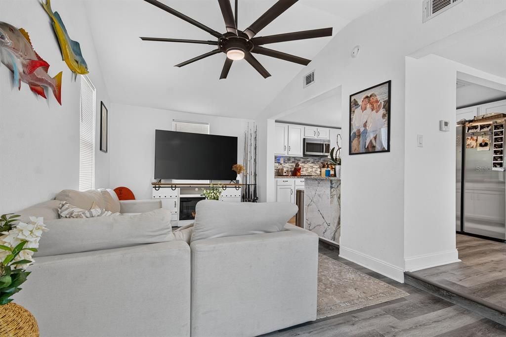 En Venta: $389,999 (3 camas, 2 baños, 1268 Pies cuadrados)