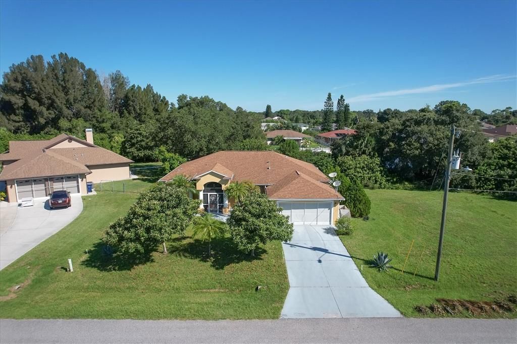 For Sale: $450,000 (3 beds, 2 baths, 1814 Square Feet)