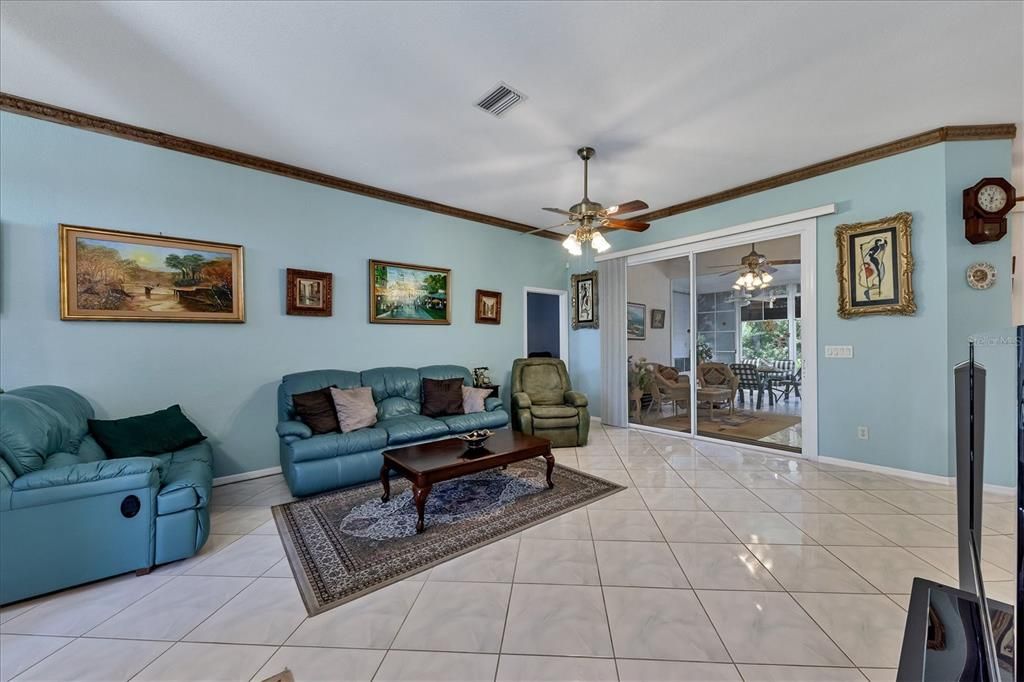 For Sale: $450,000 (3 beds, 2 baths, 1814 Square Feet)