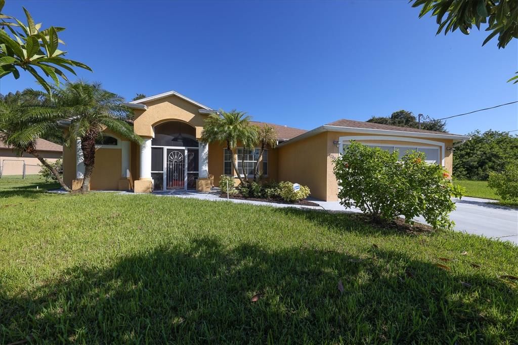 For Sale: $450,000 (3 beds, 2 baths, 1814 Square Feet)