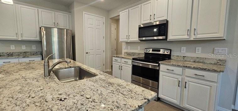 For Rent: $2,500 (3 beds, 2 baths, 2001 Square Feet)