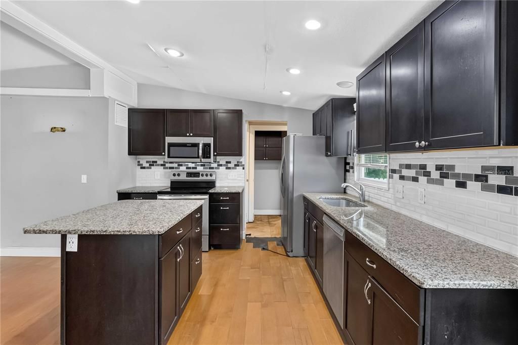 Activo con contrato: $150,000 (3 camas, 2 baños, 1056 Pies cuadrados)