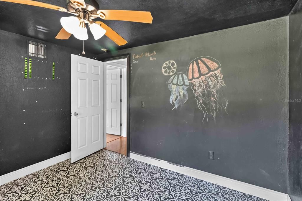 Activo con contrato: $150,000 (3 camas, 2 baños, 1056 Pies cuadrados)