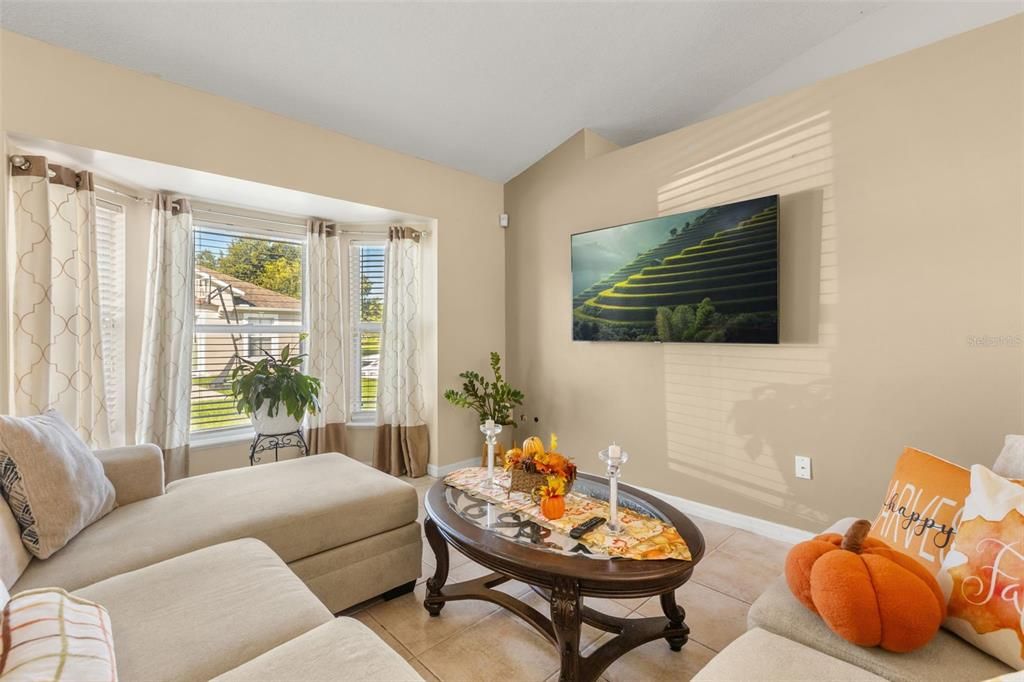 For Sale: $275,000 (3 beds, 2 baths, 1332 Square Feet)