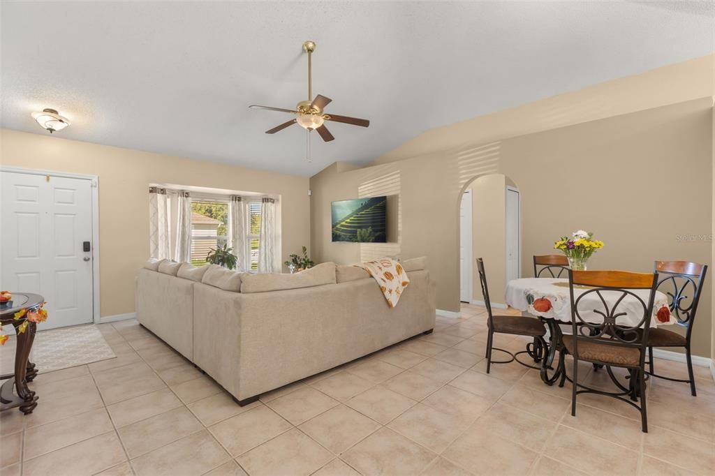 For Sale: $275,000 (3 beds, 2 baths, 1332 Square Feet)