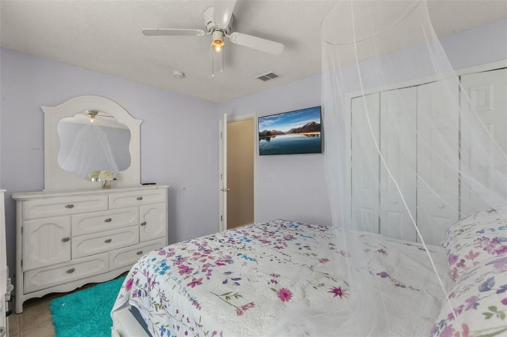 For Sale: $275,000 (3 beds, 2 baths, 1332 Square Feet)