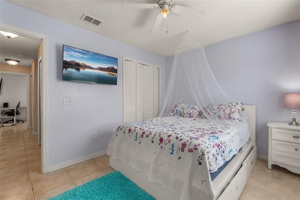 For Sale: $275,000 (3 beds, 2 baths, 1332 Square Feet)
