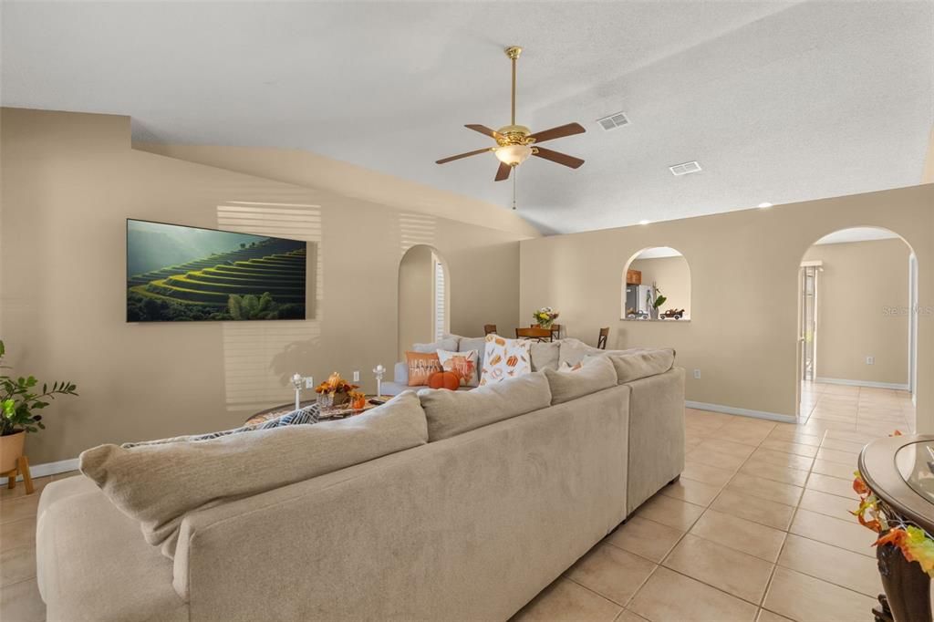 For Sale: $275,000 (3 beds, 2 baths, 1332 Square Feet)