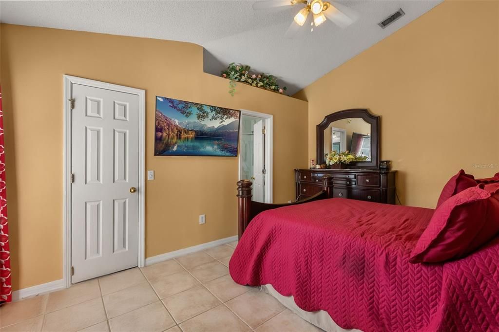 For Sale: $275,000 (3 beds, 2 baths, 1332 Square Feet)