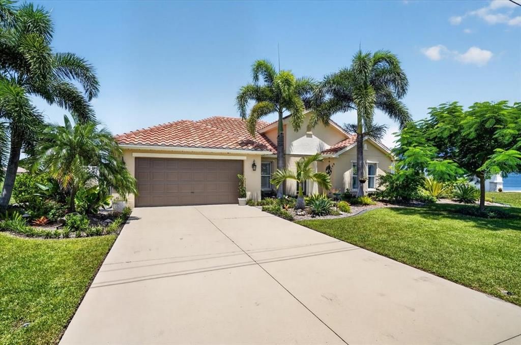 For Sale: $598,900 (3 beds, 2 baths, 1897 Square Feet)