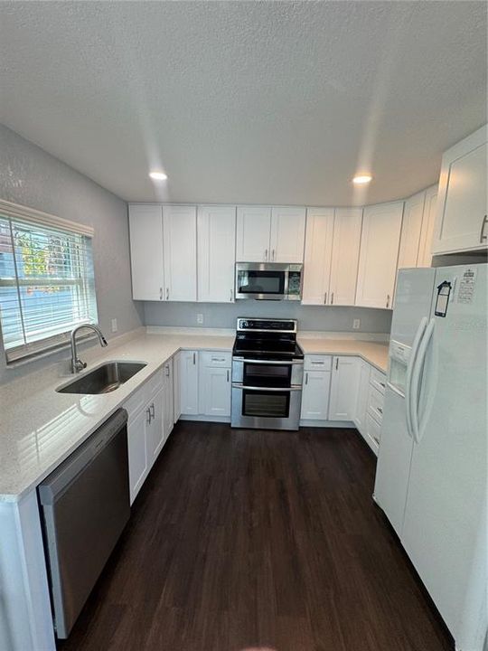 For Rent: $2,500 (2 beds, 1 baths, 943 Square Feet)