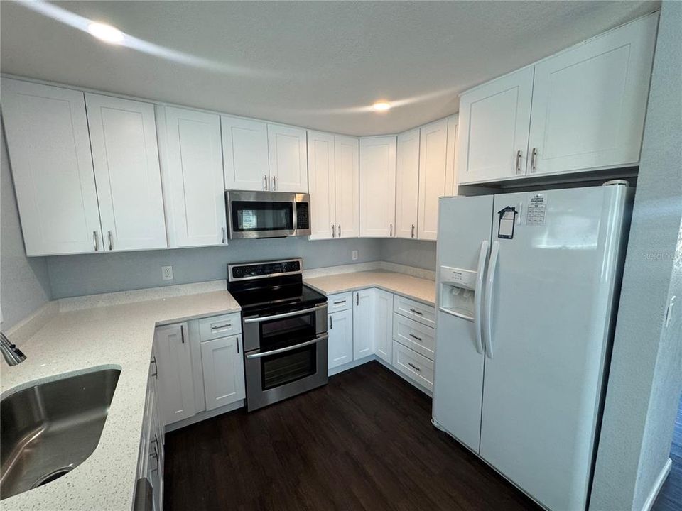 For Rent: $2,500 (2 beds, 1 baths, 943 Square Feet)