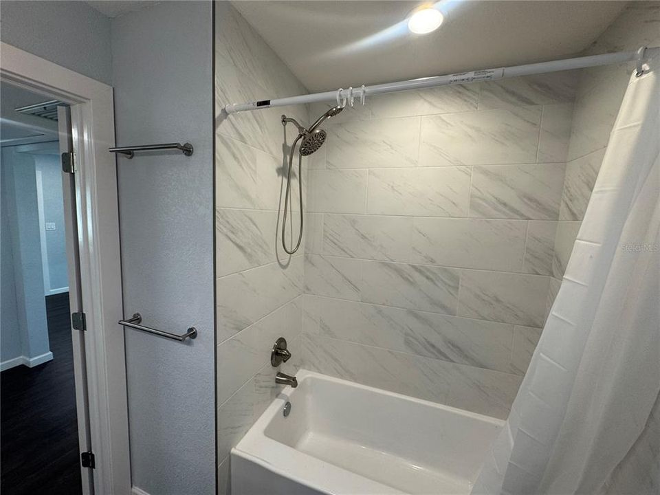For Rent: $2,500 (2 beds, 1 baths, 943 Square Feet)
