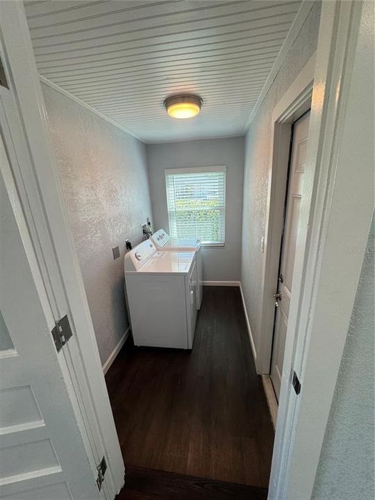 For Rent: $2,500 (2 beds, 1 baths, 943 Square Feet)