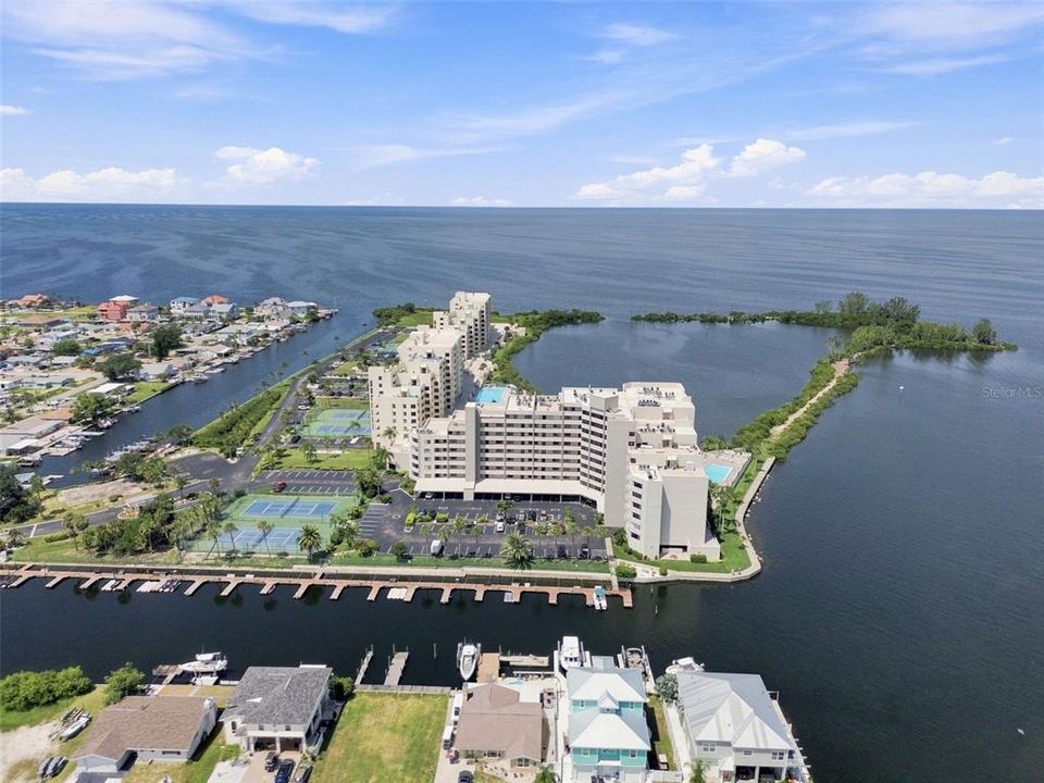 For Sale: $397,000 (2 beds, 2 baths, 1236 Square Feet)