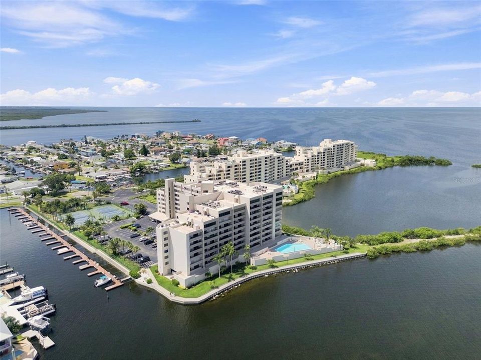 For Sale: $397,000 (2 beds, 2 baths, 1236 Square Feet)