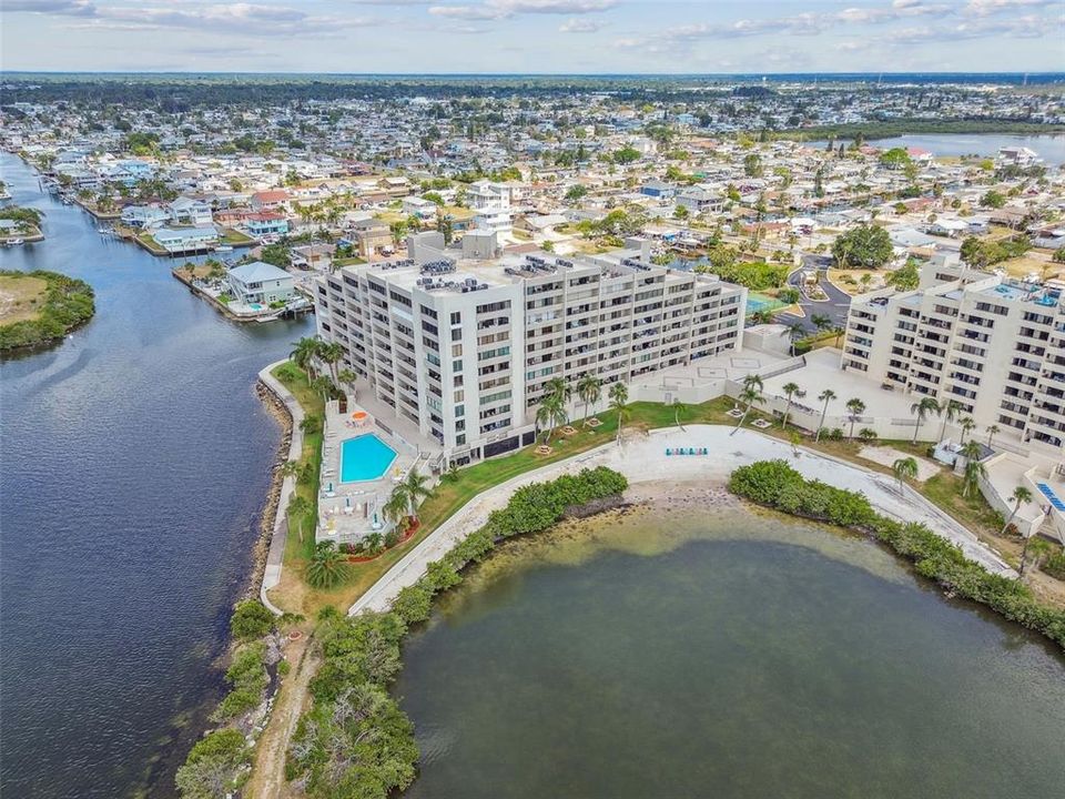 For Sale: $397,000 (2 beds, 2 baths, 1236 Square Feet)