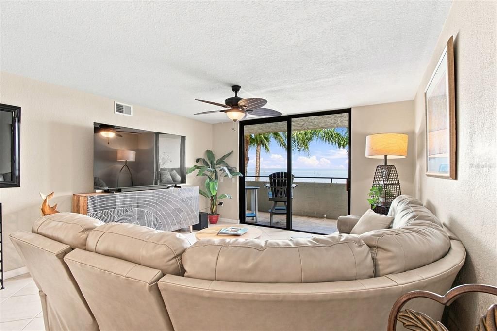 For Sale: $397,000 (2 beds, 2 baths, 1236 Square Feet)