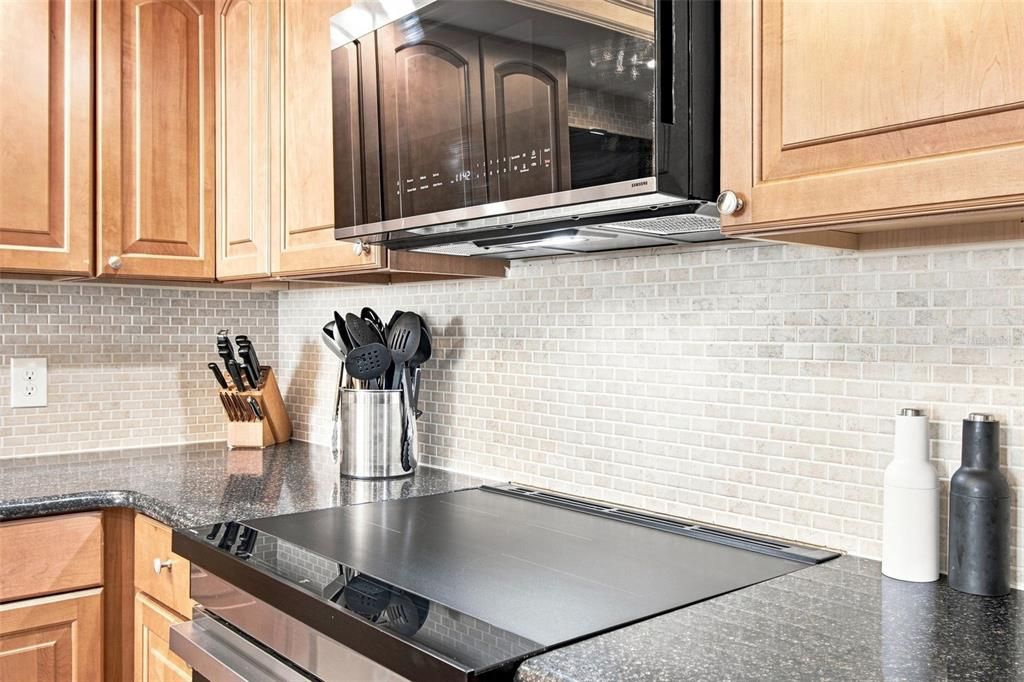 For Sale: $397,000 (2 beds, 2 baths, 1236 Square Feet)