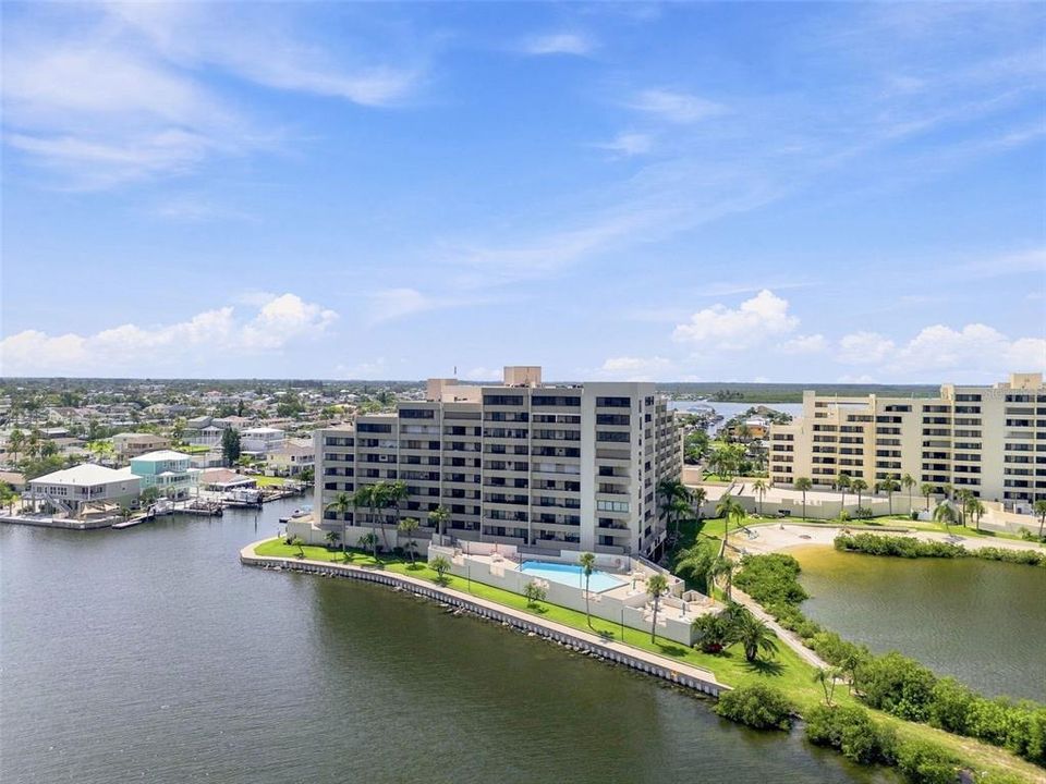 For Sale: $397,000 (2 beds, 2 baths, 1236 Square Feet)