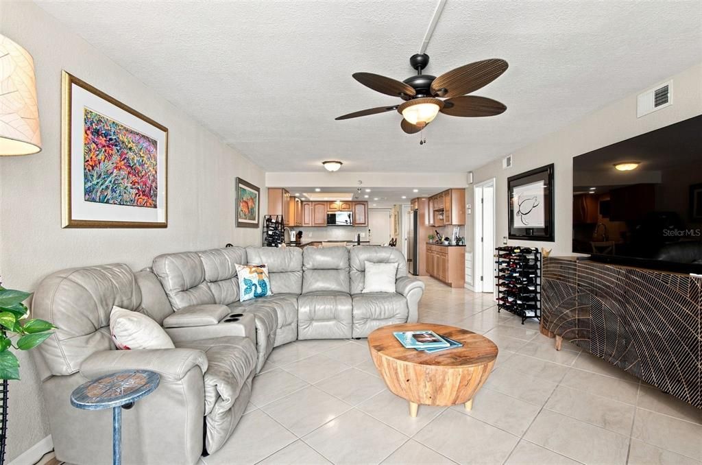 For Sale: $397,000 (2 beds, 2 baths, 1236 Square Feet)
