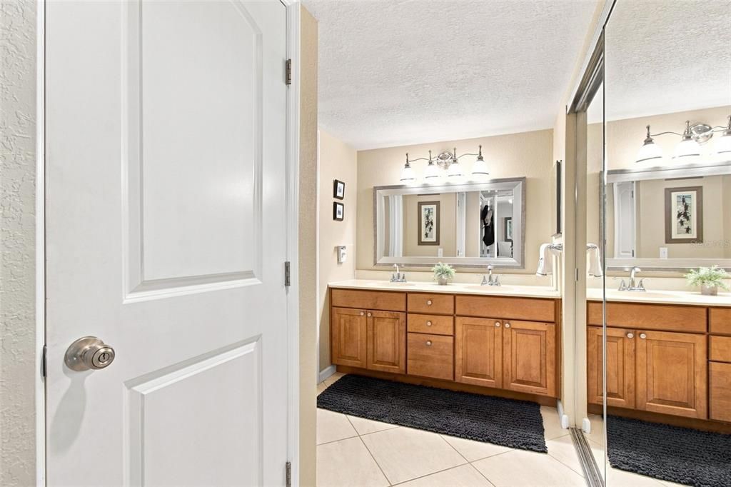For Sale: $397,000 (2 beds, 2 baths, 1236 Square Feet)