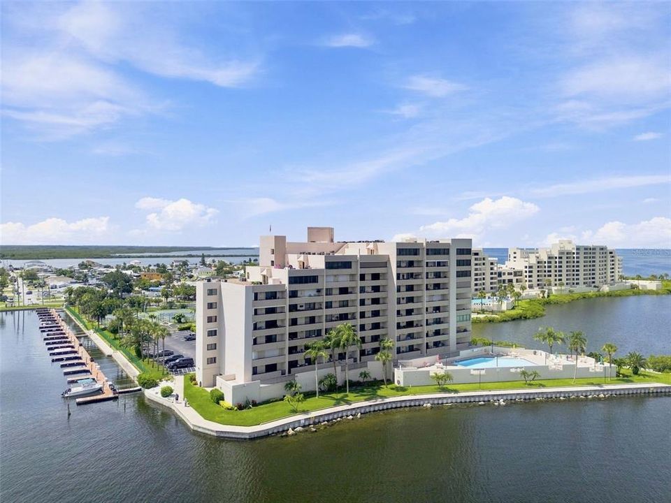 For Sale: $397,000 (2 beds, 2 baths, 1236 Square Feet)