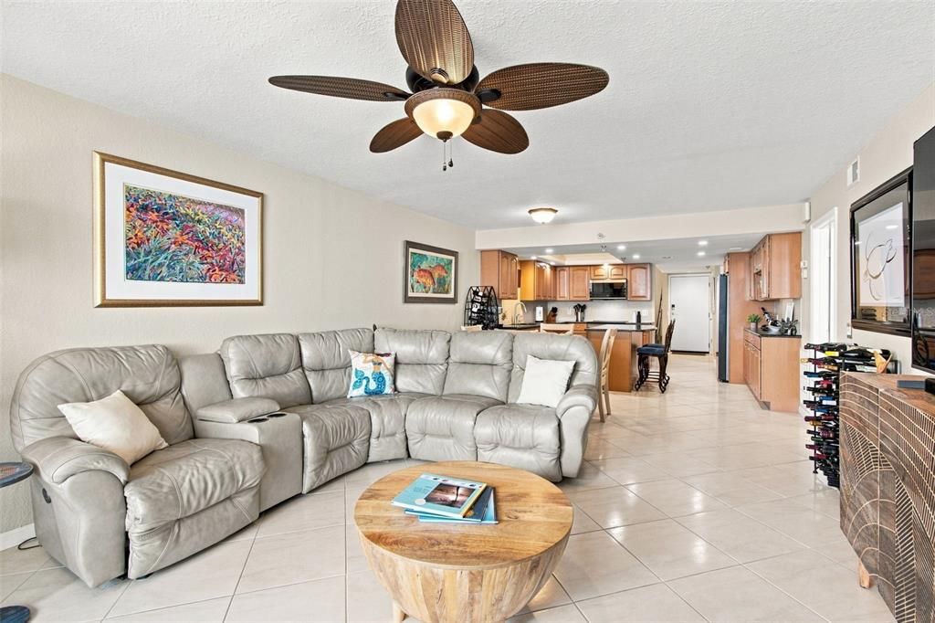 For Sale: $397,000 (2 beds, 2 baths, 1236 Square Feet)
