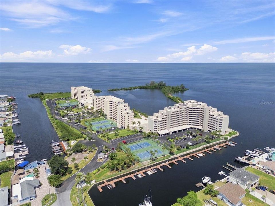 For Sale: $397,000 (2 beds, 2 baths, 1236 Square Feet)