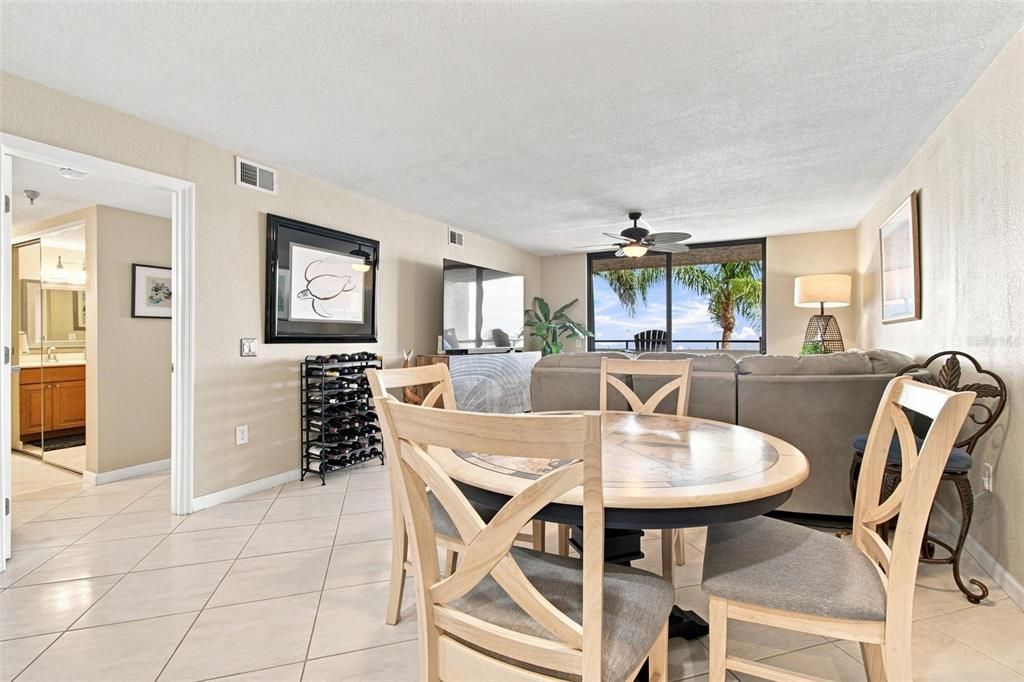 For Sale: $397,000 (2 beds, 2 baths, 1236 Square Feet)