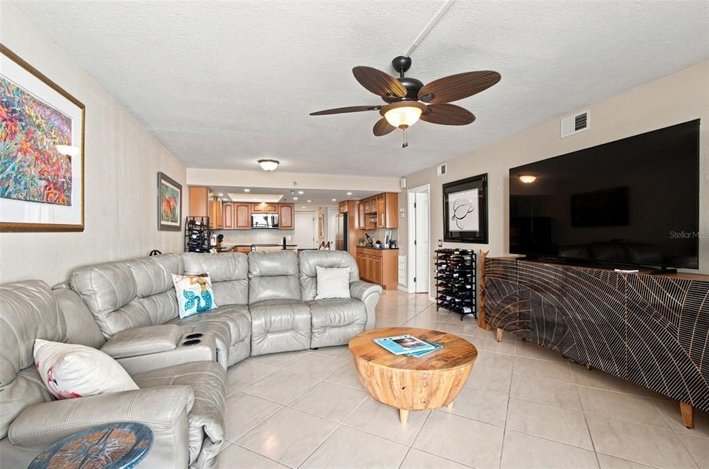 For Sale: $397,000 (2 beds, 2 baths, 1236 Square Feet)