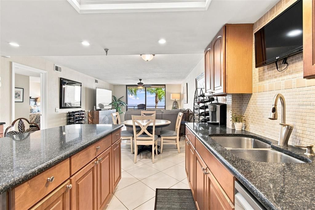 For Sale: $397,000 (2 beds, 2 baths, 1236 Square Feet)