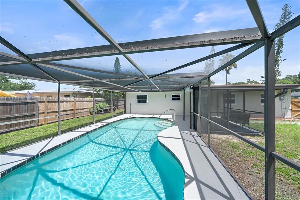 For Sale: $379,900 (3 beds, 1 baths, 989 Square Feet)