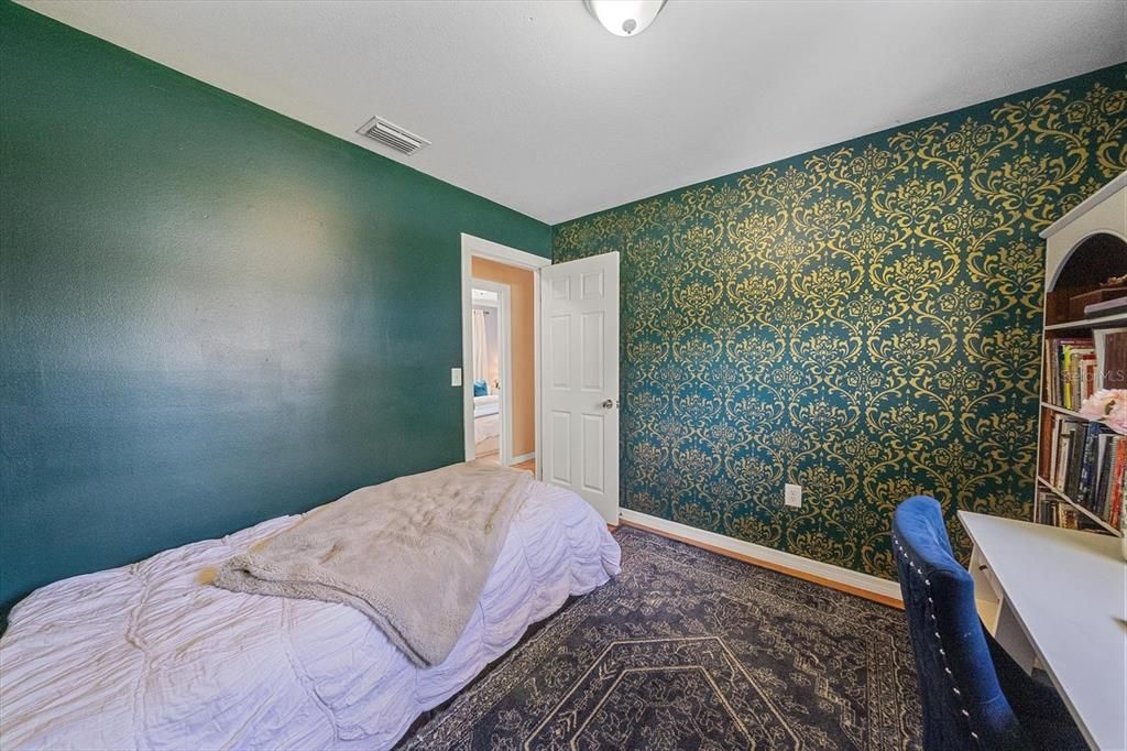 For Sale: $379,900 (3 beds, 1 baths, 989 Square Feet)