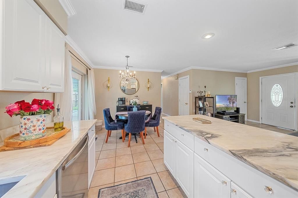 For Sale: $379,900 (3 beds, 1 baths, 989 Square Feet)