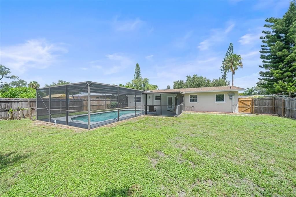 For Sale: $379,900 (3 beds, 1 baths, 989 Square Feet)