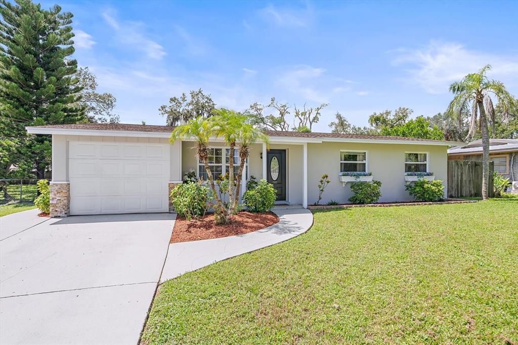 For Sale: $379,900 (3 beds, 1 baths, 989 Square Feet)
