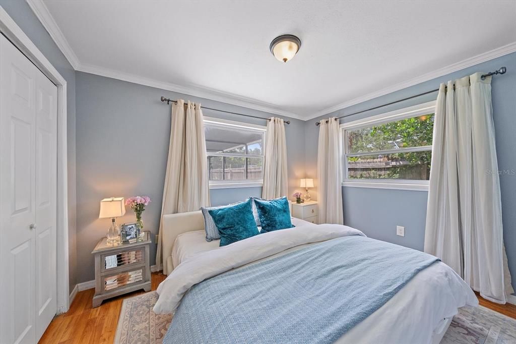 For Sale: $379,900 (3 beds, 1 baths, 989 Square Feet)