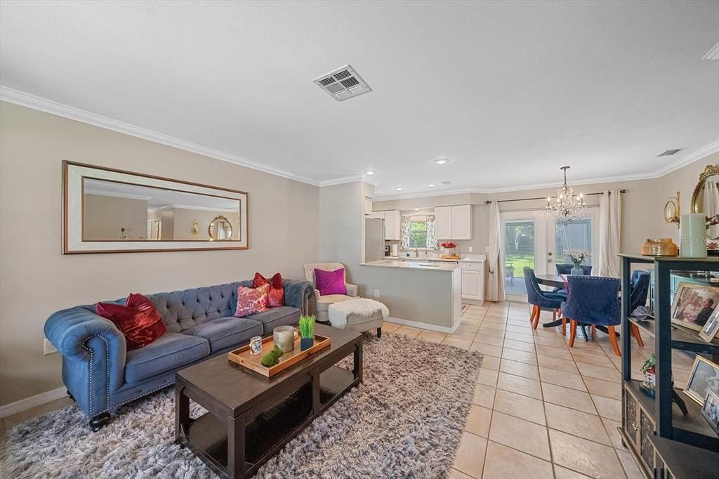 For Sale: $379,900 (3 beds, 1 baths, 989 Square Feet)