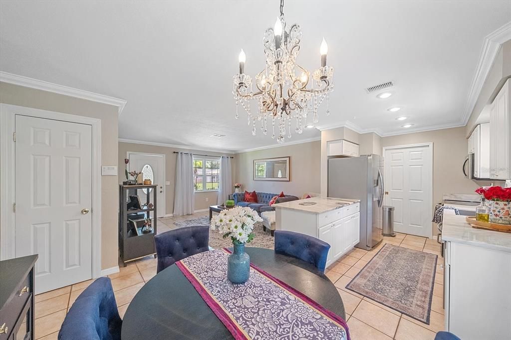 For Sale: $379,900 (3 beds, 1 baths, 989 Square Feet)